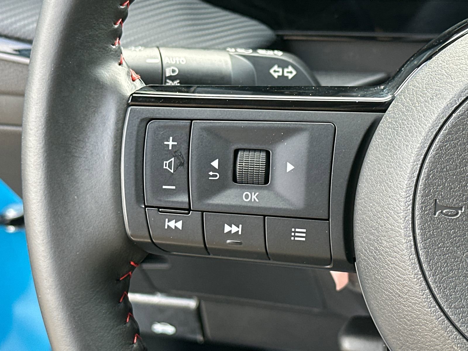 Used 2025 Nissan Kicks SR FWD image 24