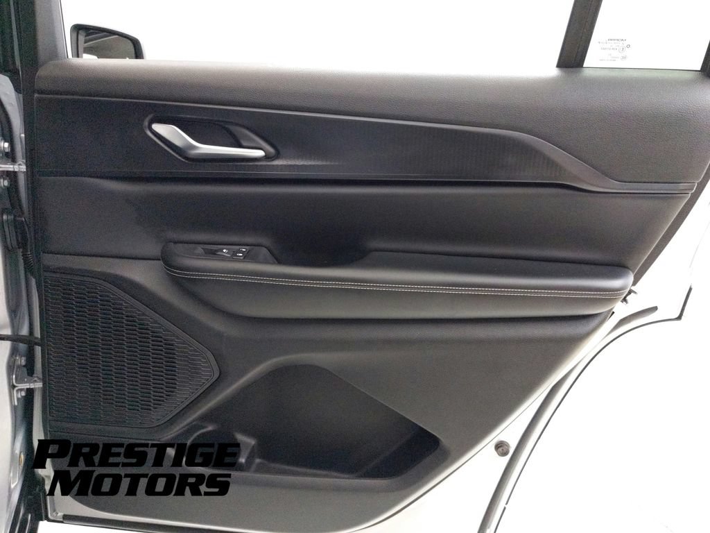 Used 2023 Jeep Grand Cherokee L Laredo w/ Luxury Tech Group I AWD/4WD image 29