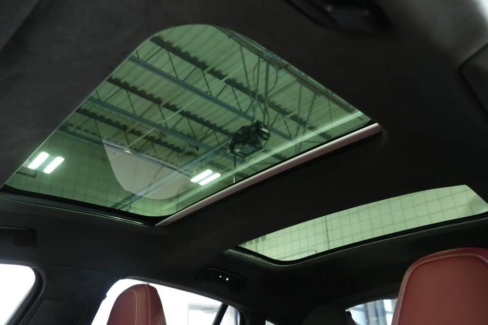 Certified 2025 Porsche Panamera GTS image 38