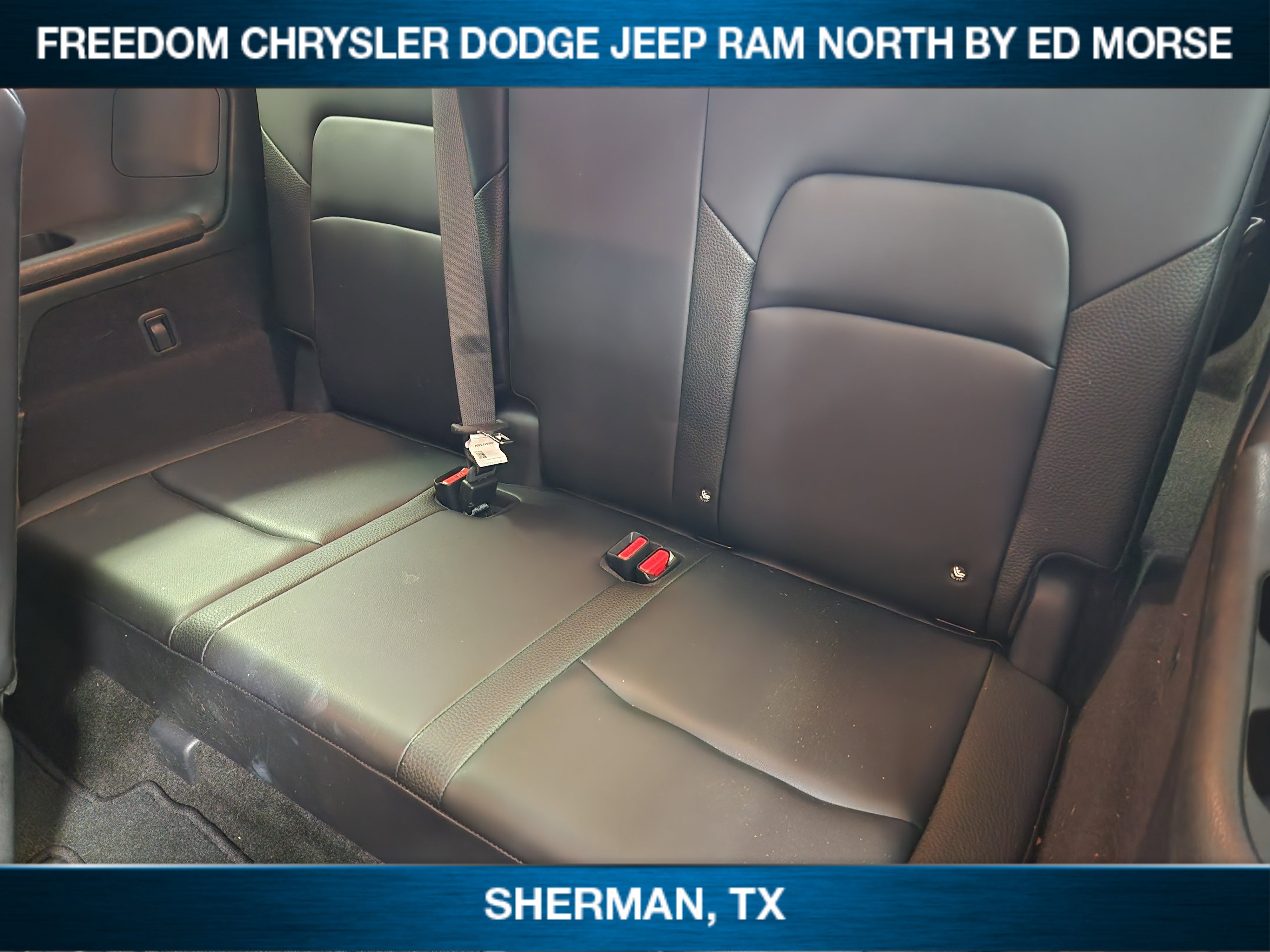 Used 2023 Nissan Pathfinder SL w/ Black Appearance Package FWD image 22