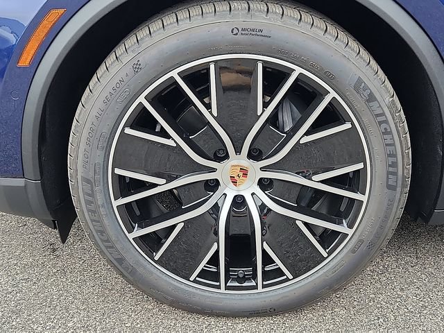 New 2025 Porsche Macan 4 Electric AWD/4WD image 12
