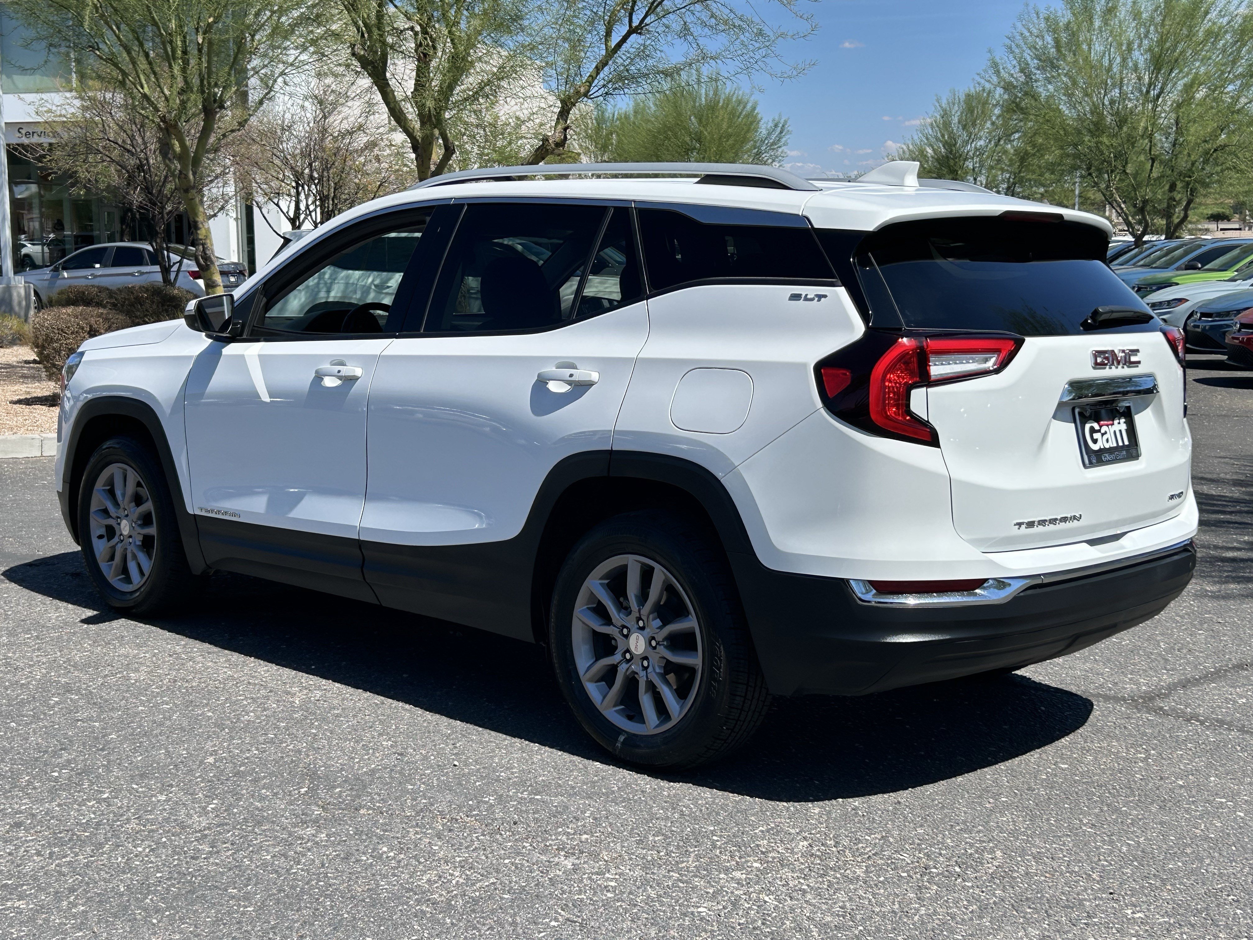 Used 2024 GMC Terrain SLT AWD/4WD image 3