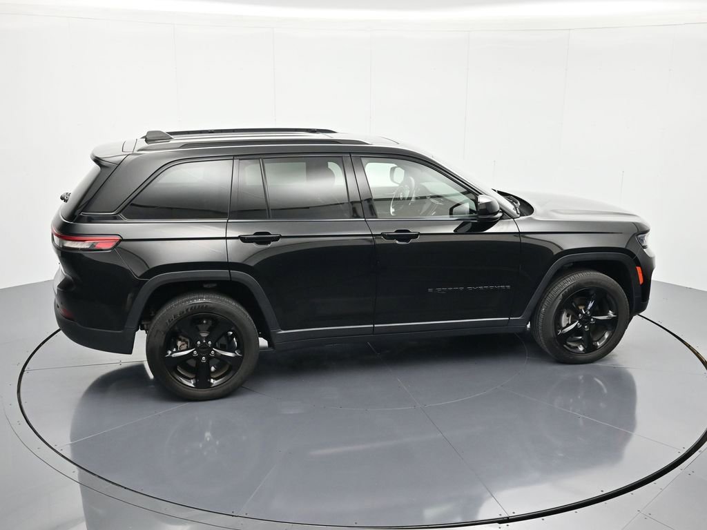 Used 2022 Jeep Grand Cherokee Altitude AWD/4WD image 31
