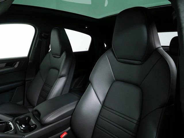 New 2026 Porsche Cayenne GTS image 5