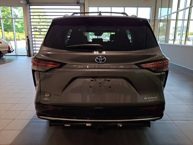 Used 2024 Toyota Sienna Platinum AWD/4WD image 5