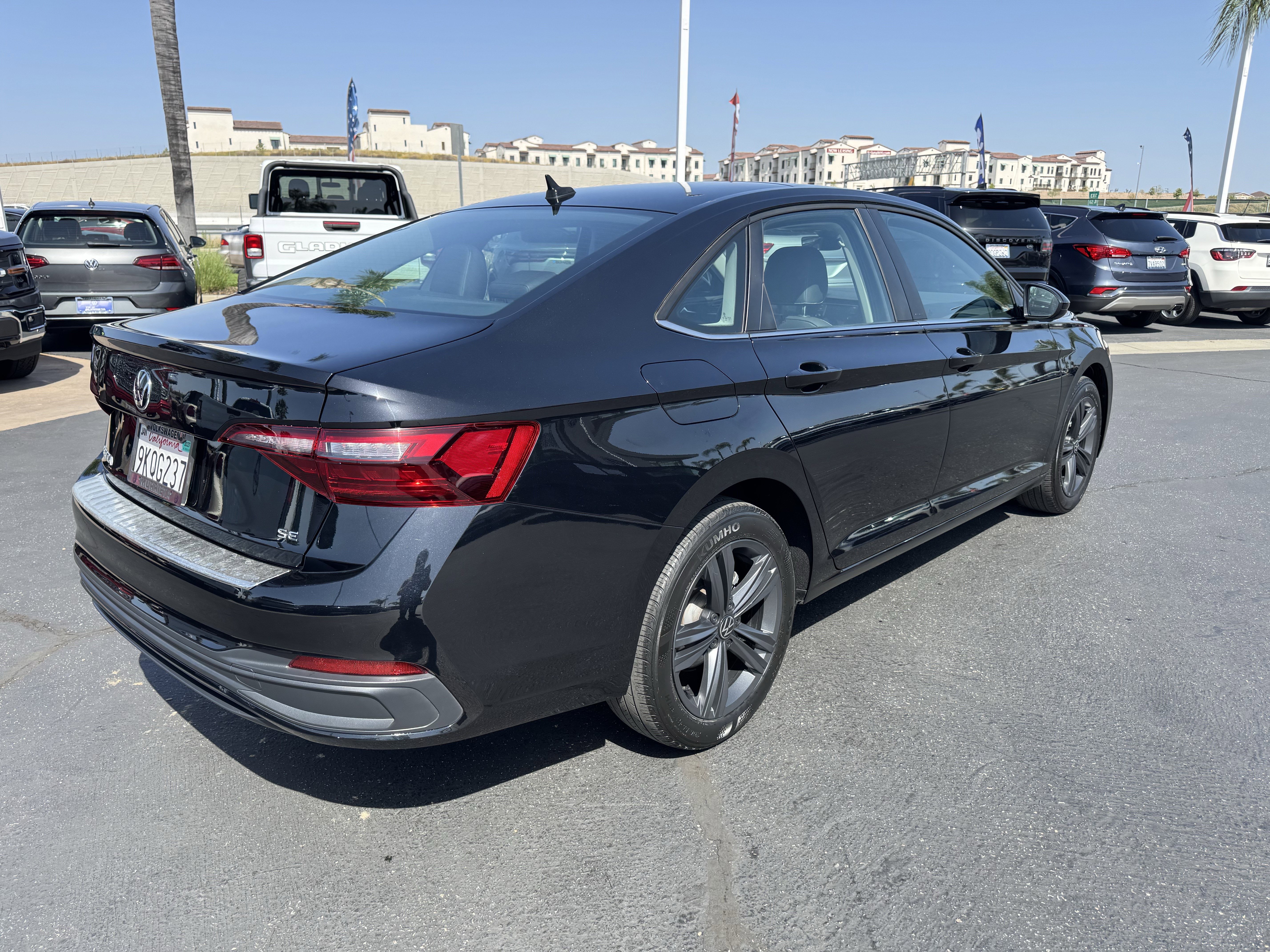 Used 2024 Volkswagen Jetta SE FWD image 12