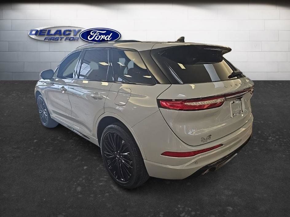 Used 2025 Lincoln Corsair AWD w/ Equipment Group 101A image 4