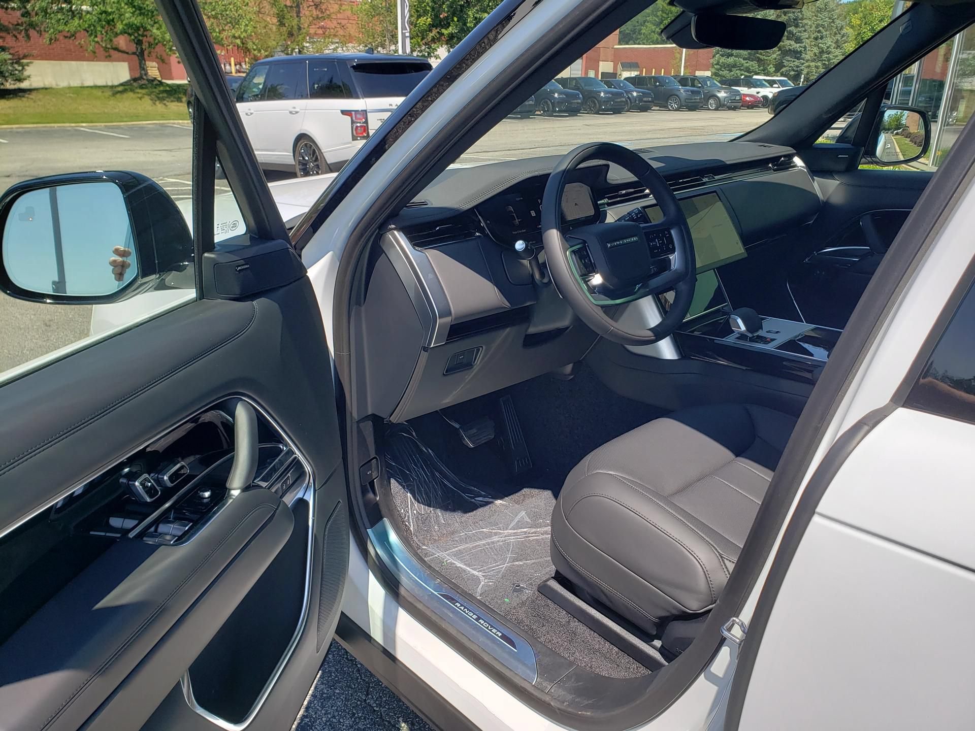 New 2026 Land Rover Range Rover SE AWD/4WD image 9
