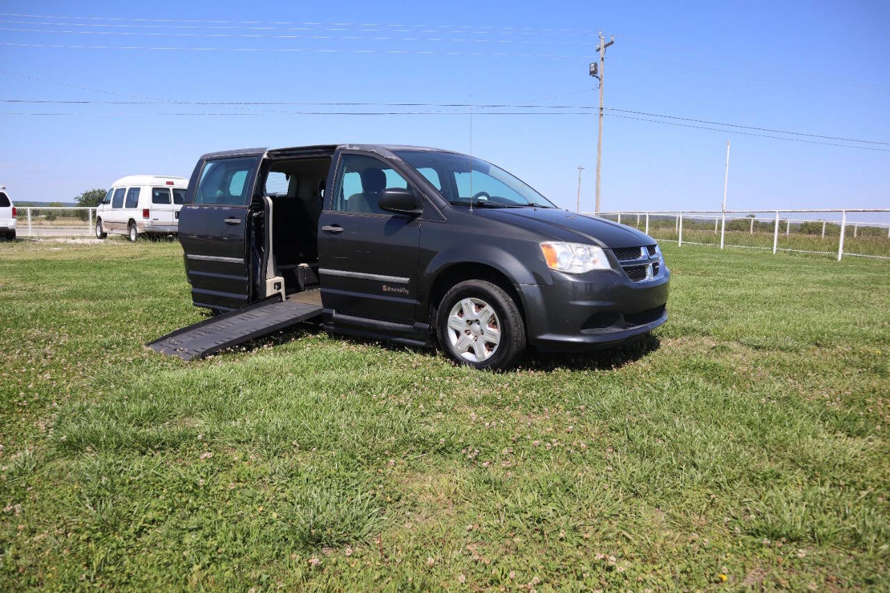 Used 2012 Dodge Grand Caravan American Value Package FWD image 31