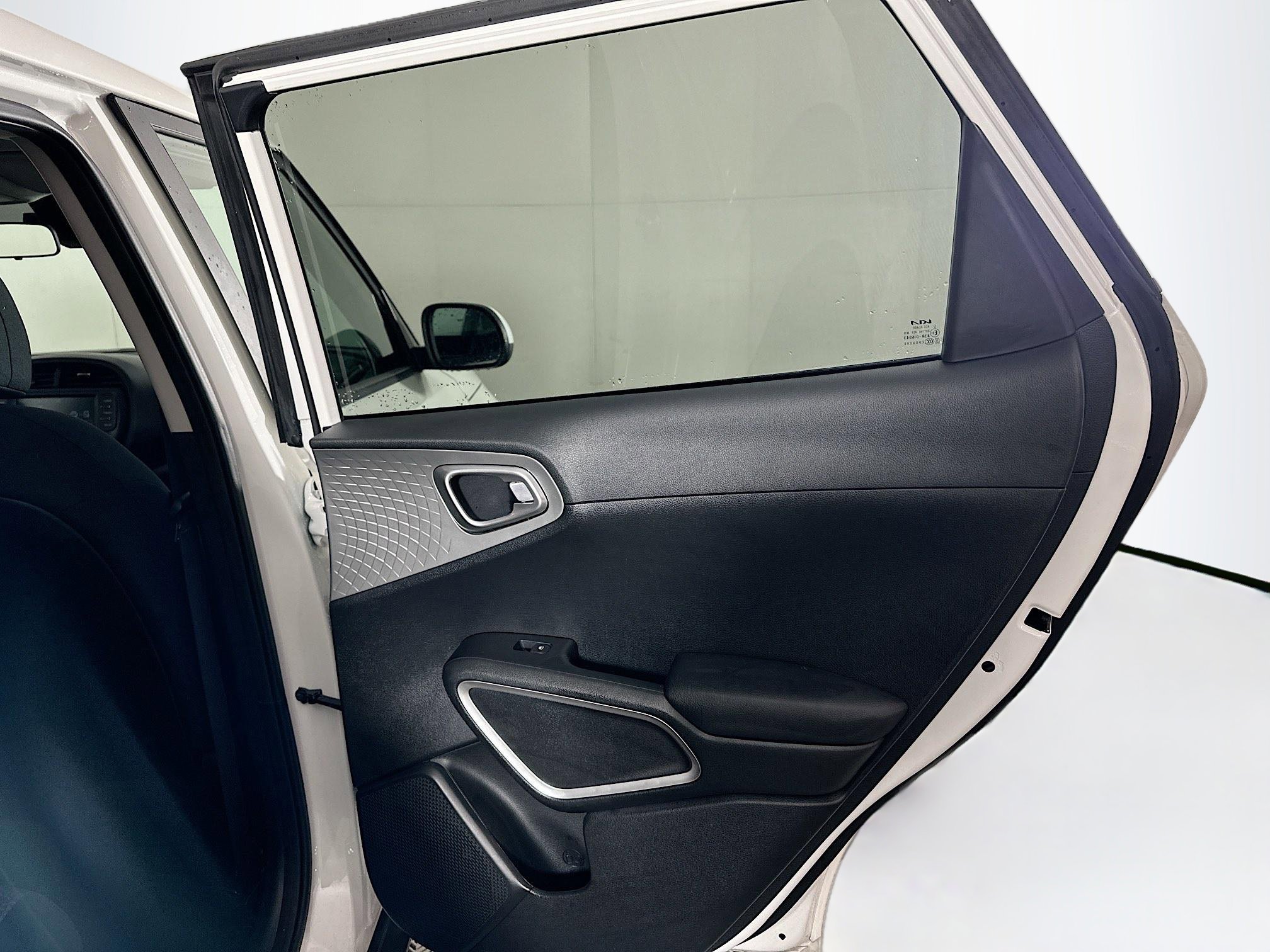 Used 2024 Kia Soul LX w/ Option Group 015 image 28