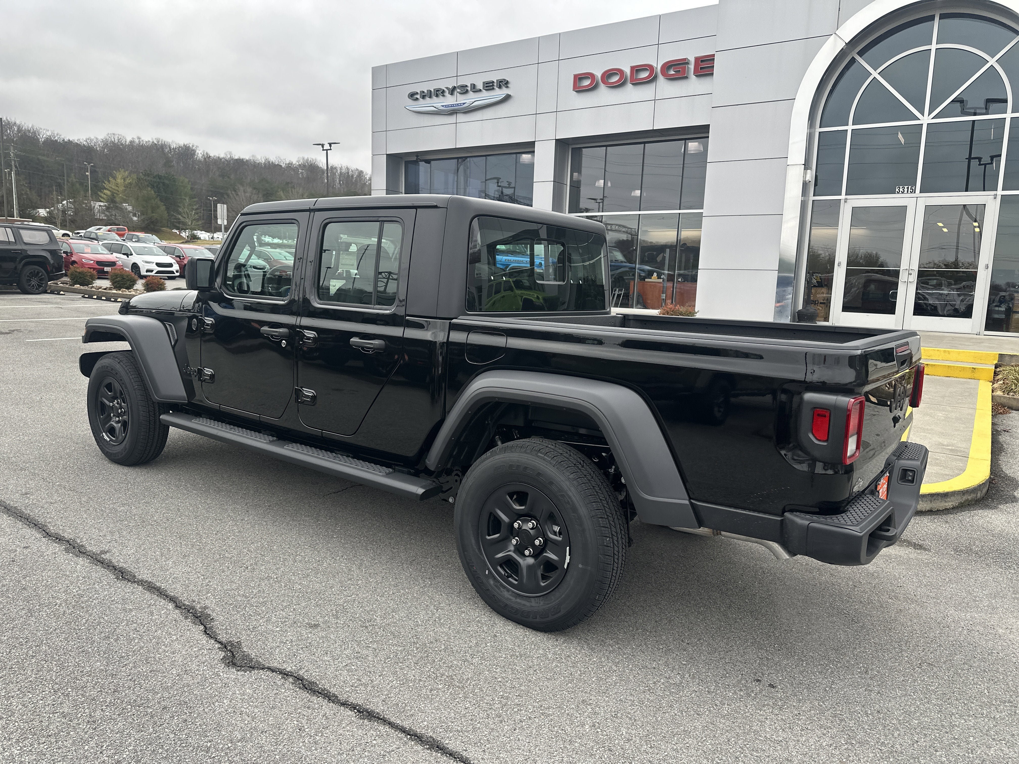 New 2026 Jeep Gladiator Sport AWD/4WD image 10