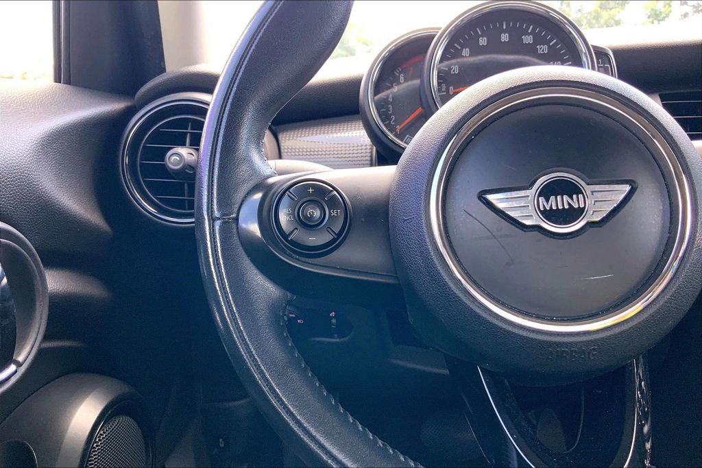 Used 2018 MINI Cooper 4-Door Hardtop image 17