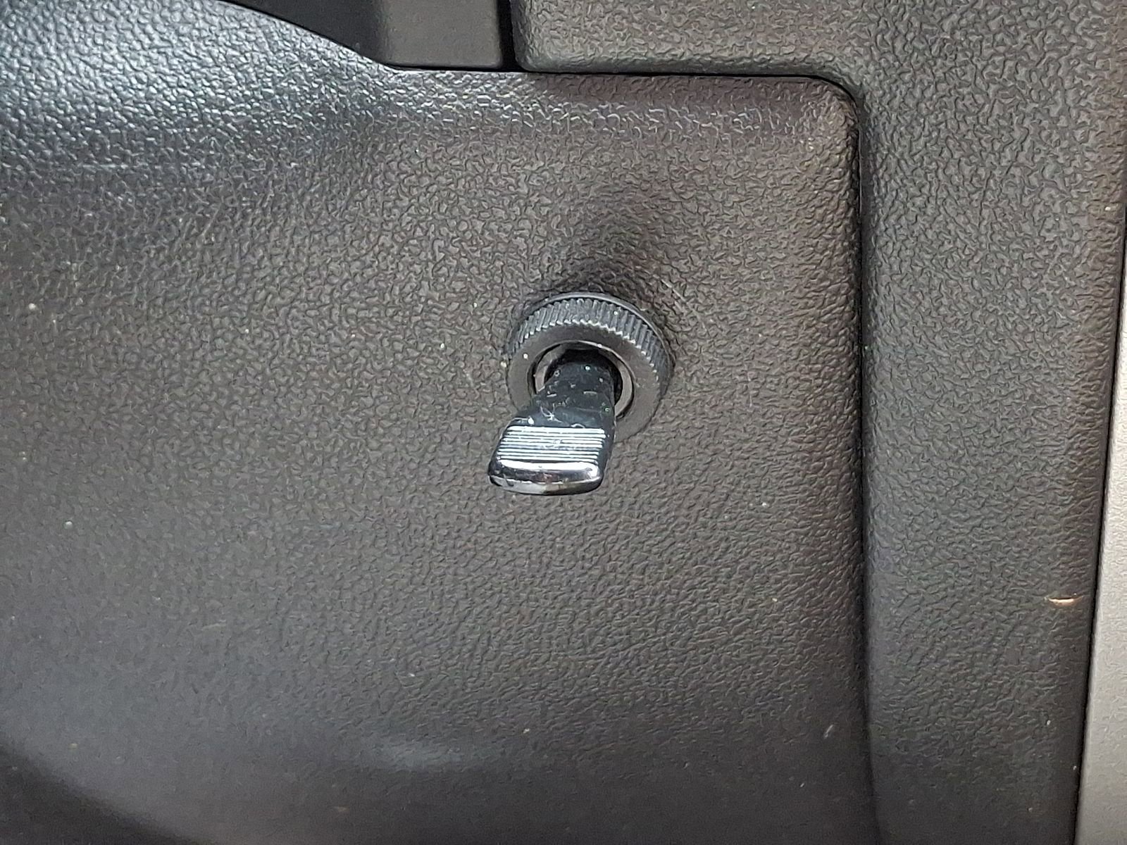 Used 2011 GMC Canyon SLE image 24