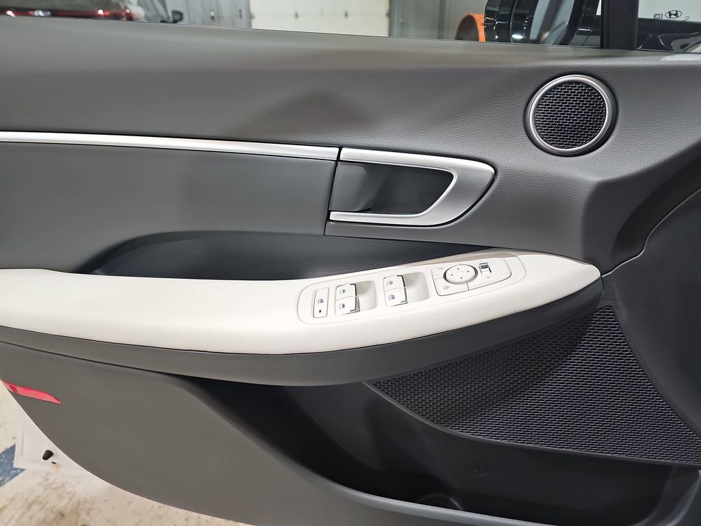New 2026 Hyundai Sonata SEL FWD image 26