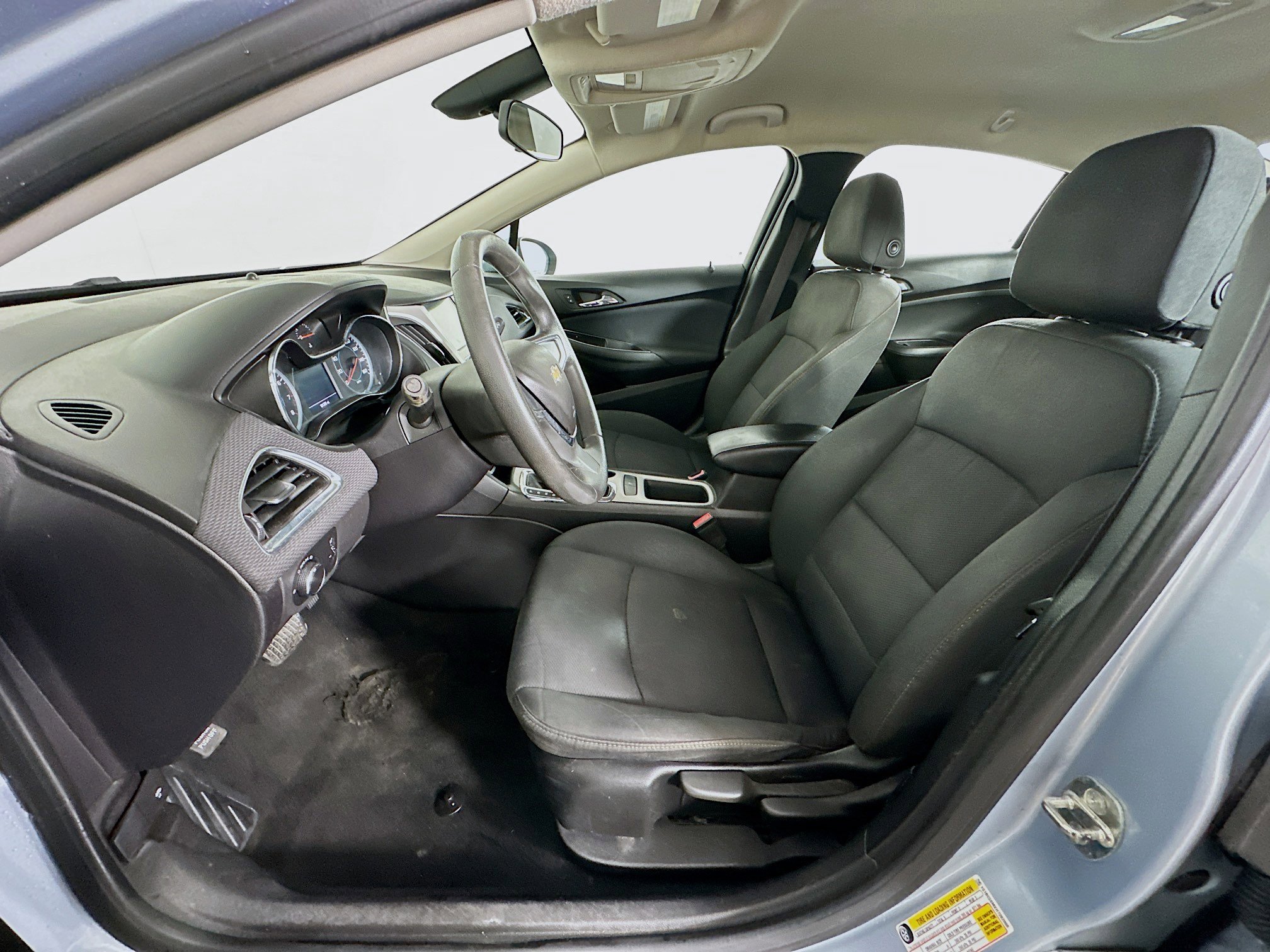 Used 2017 Chevrolet Cruze LS FWD image 13