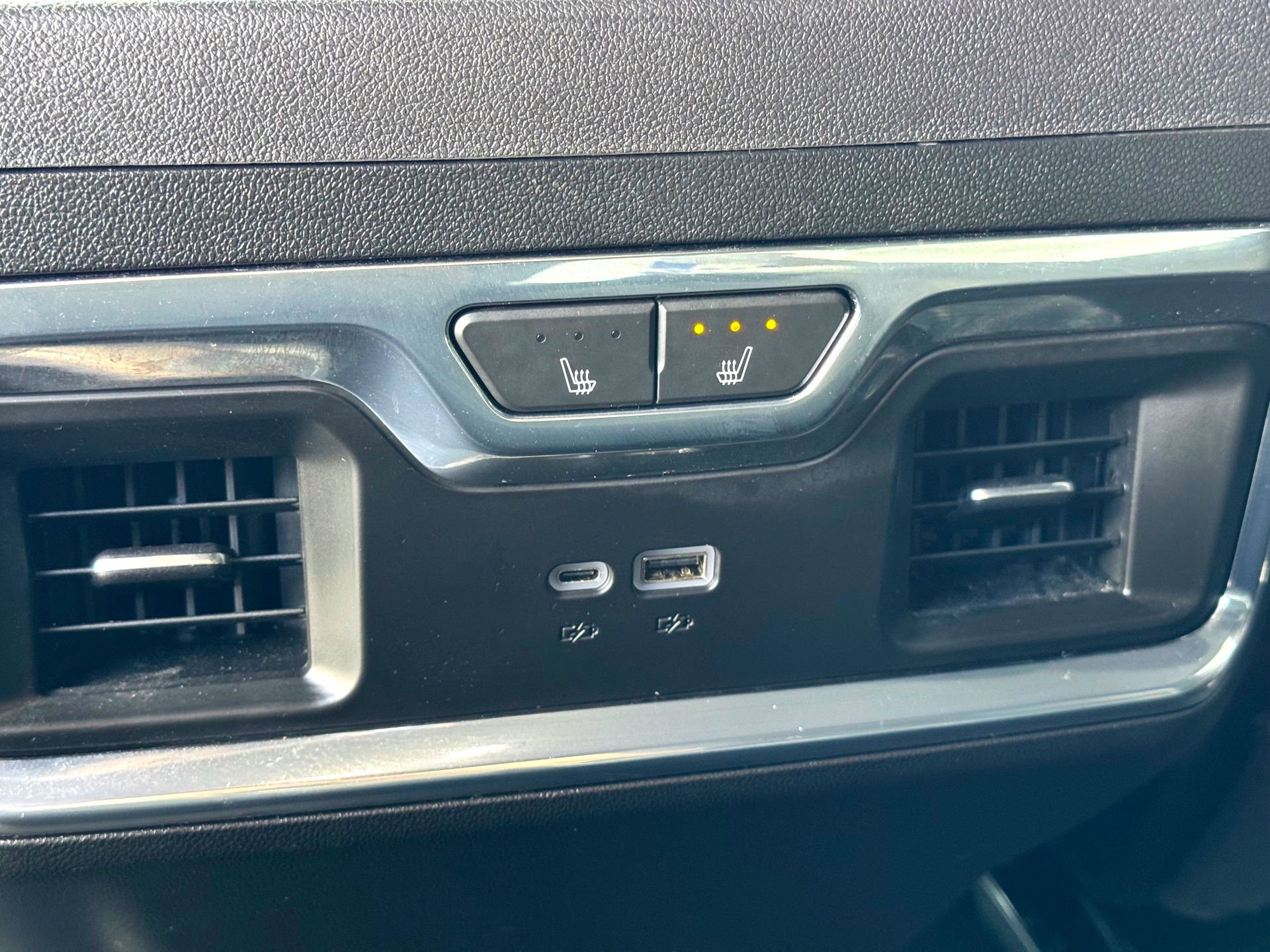 Used 2024 GMC Sierra 3500 Denali w/ Denali Reserve Package image 23