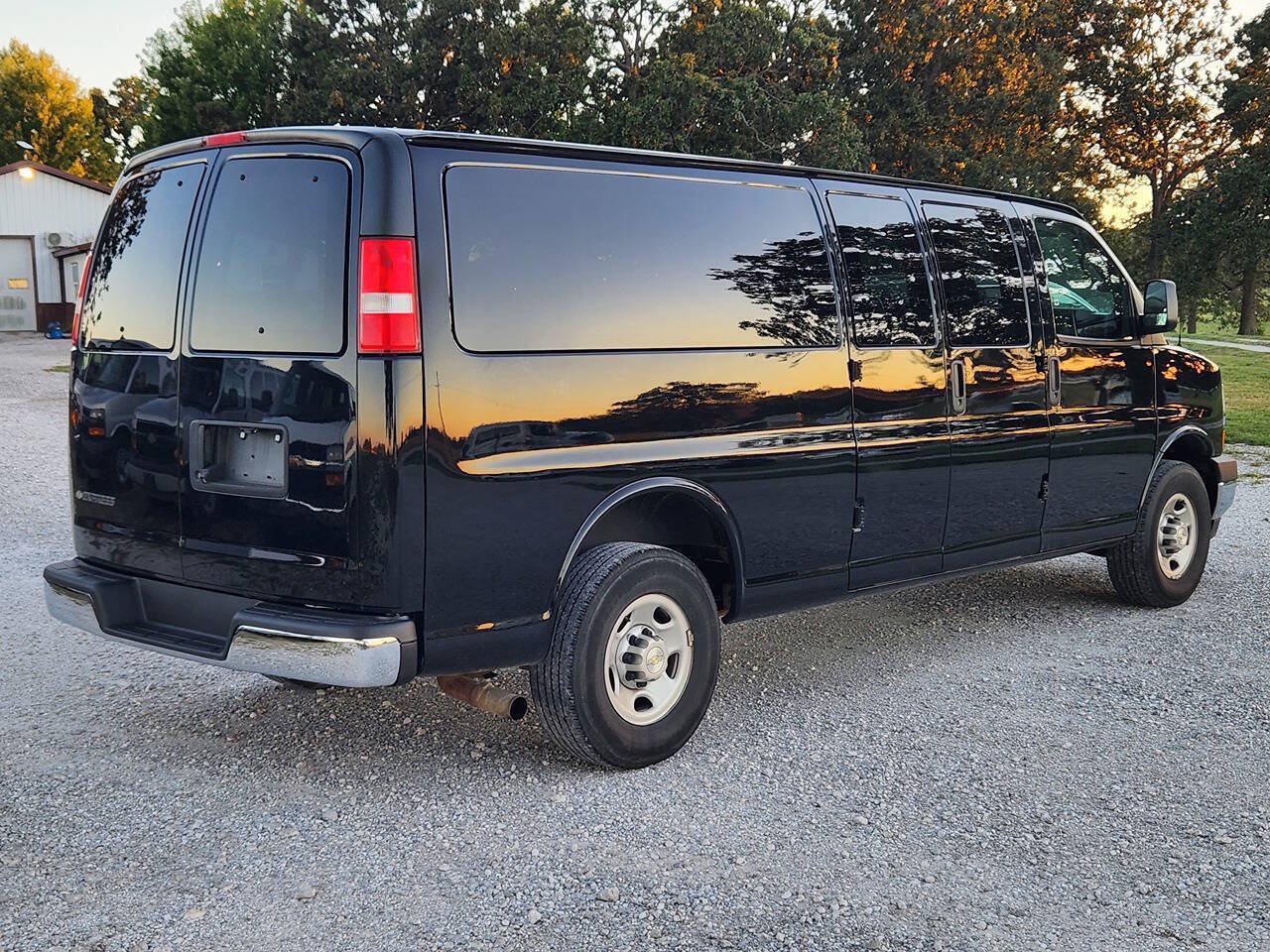 Used 2020 Chevrolet Express 3500 LS RWD image 4