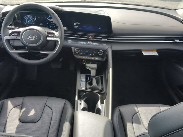 Used 2025 Hyundai Elantra Limited FWD image 13