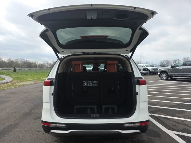 Used 2024 Kia Carnival SX Prestige image 11