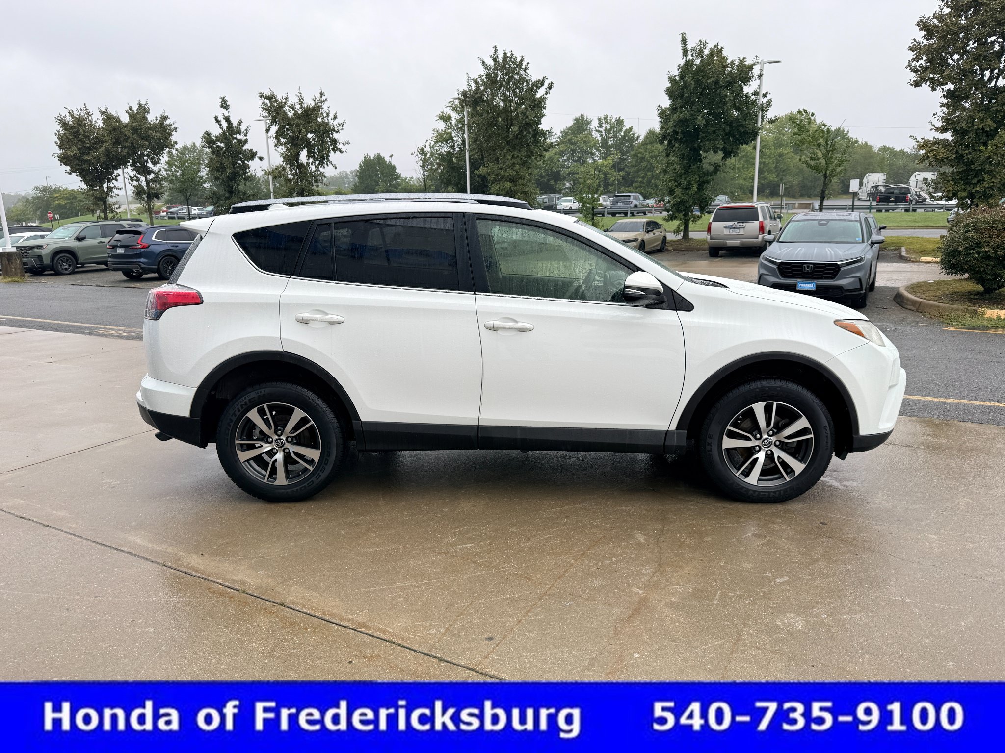 Used 2018 Toyota RAV4 XLE w/ Plus Extra Value Package AWD/4WD image 7