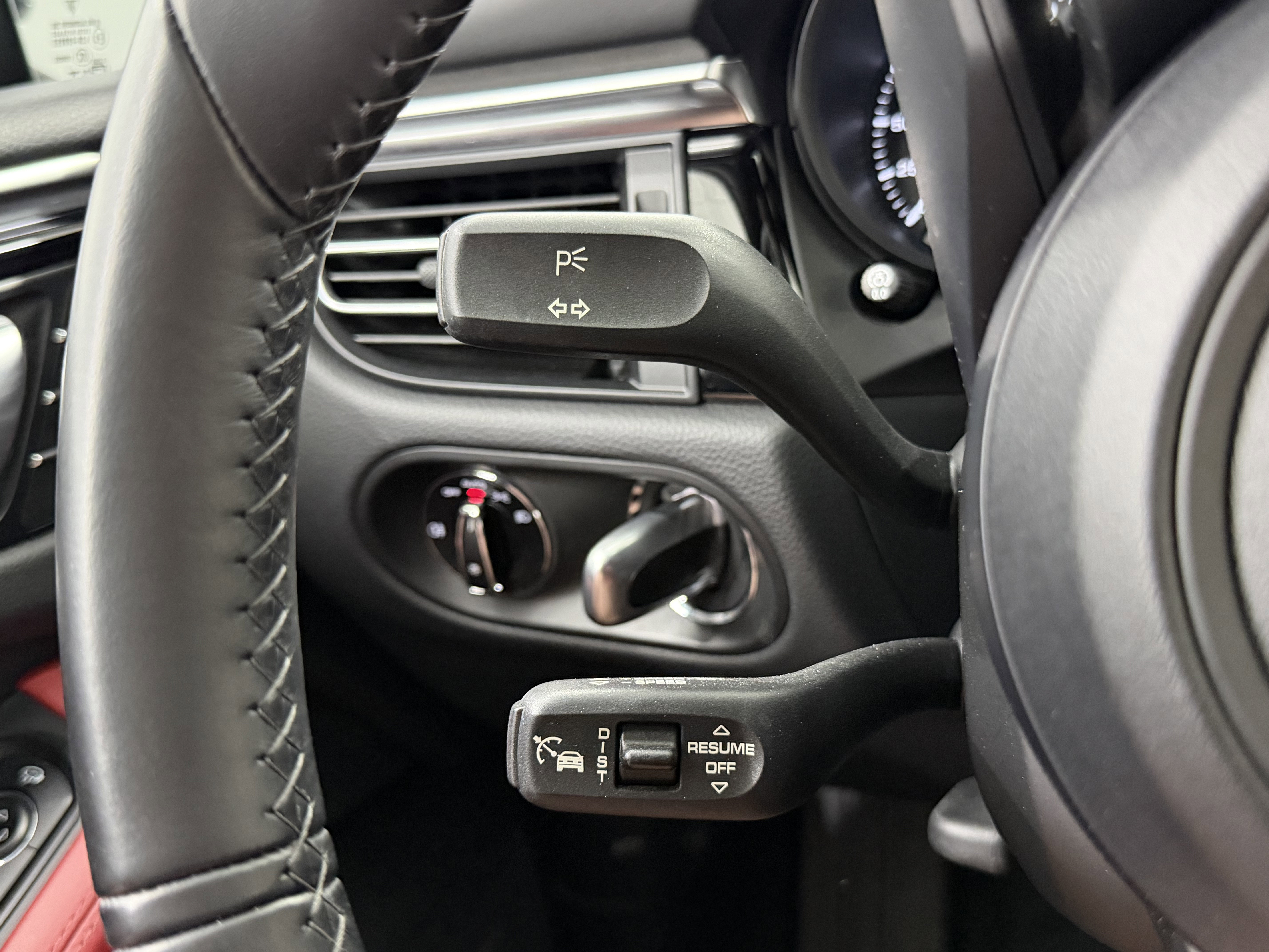 Certified 2024 Porsche Macan Turbo AWD/4WD image 51
