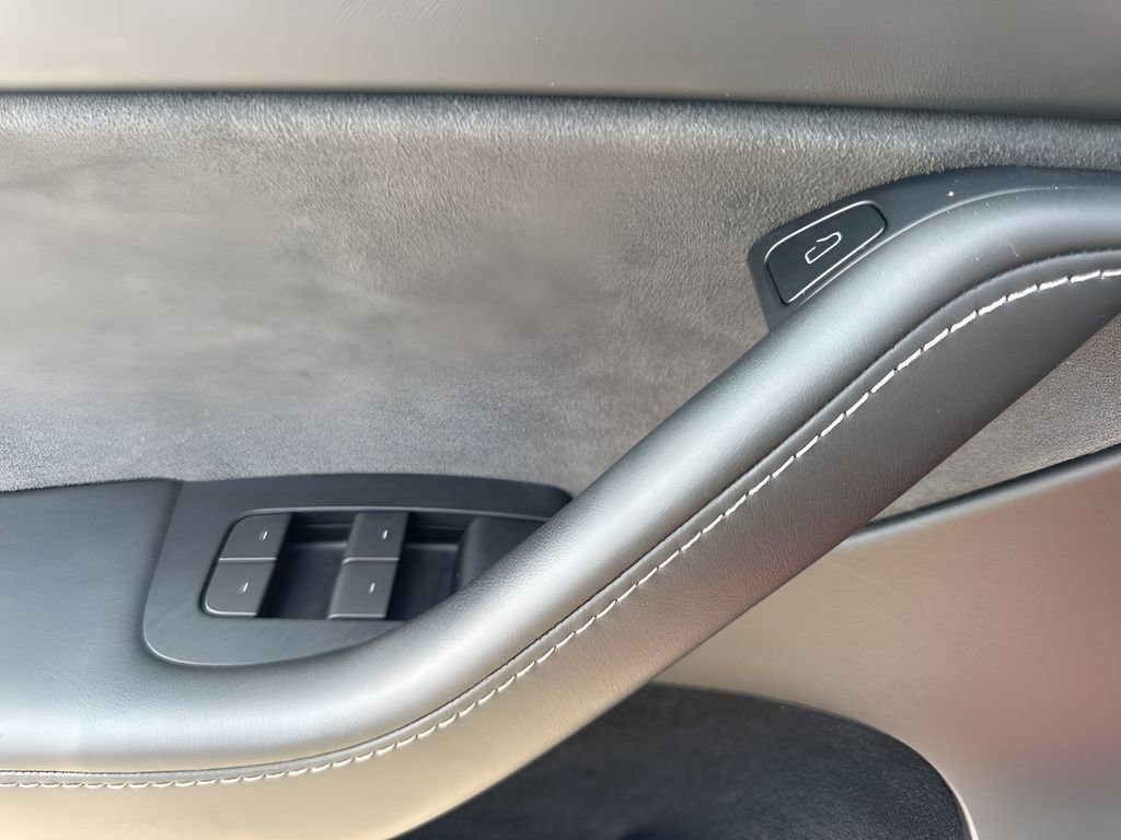 Used 2023 Tesla Model Y Long Range image 27
