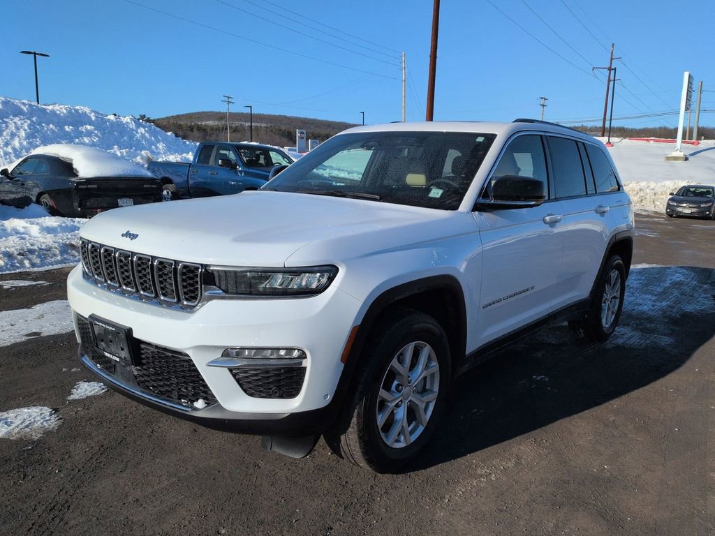 Used 2023 Jeep Grand Cherokee Limited w/ Luxury Tech Group II image 8