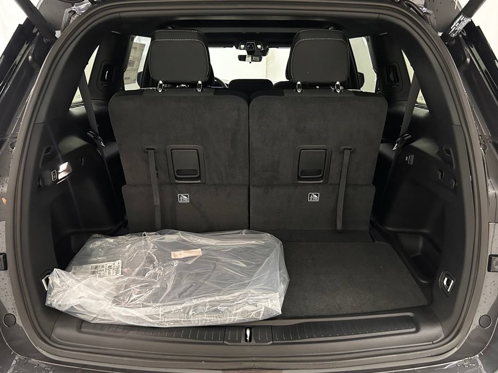 New 2026 Jeep Grand Cherokee L 4WD image 9