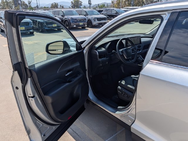 Used 2024 Toyota Grand Highlander AWD image 38