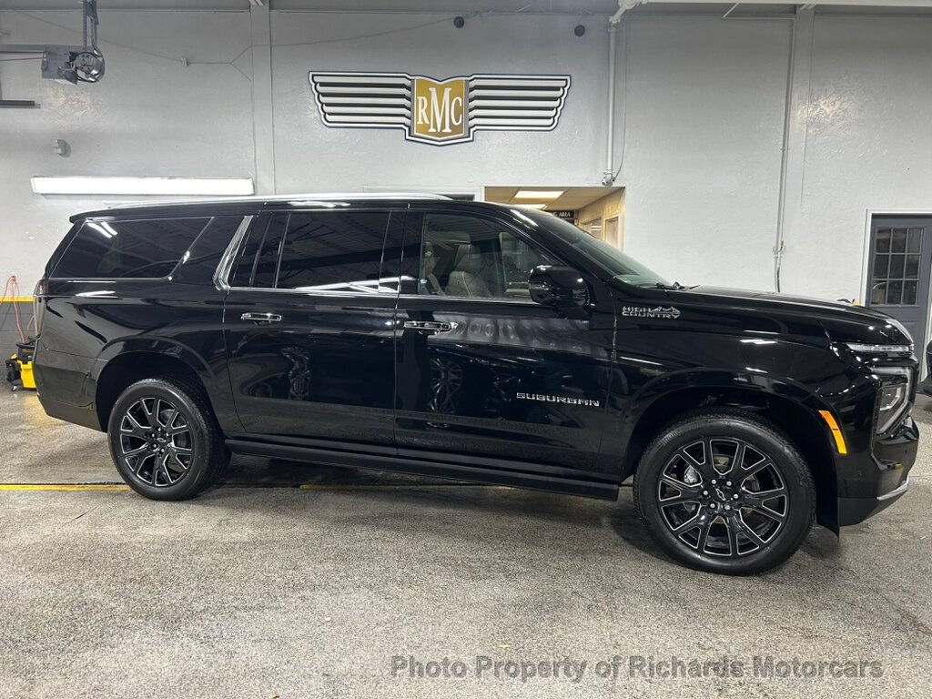 Used 2025 Chevrolet Suburban High Country AWD/4WD image 1