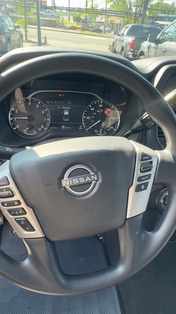 Used 2023 Nissan Titan SV image 14
