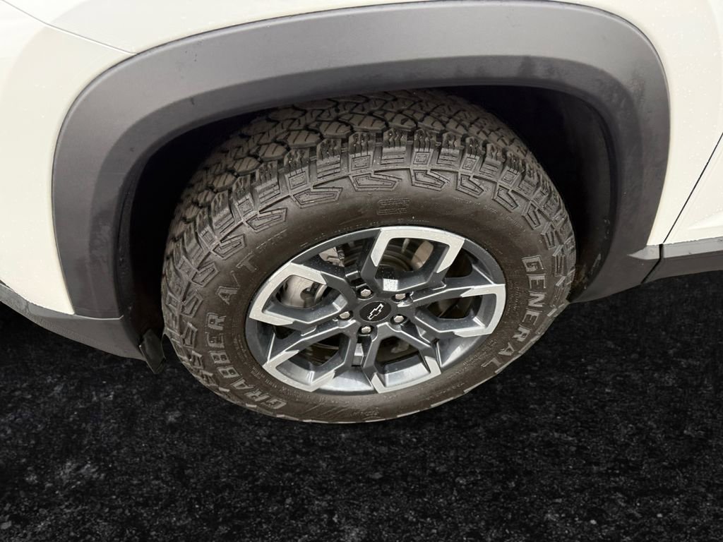 Certified 2025 Chevrolet Equinox ACTIV w/ Safety and Technology Package image 9