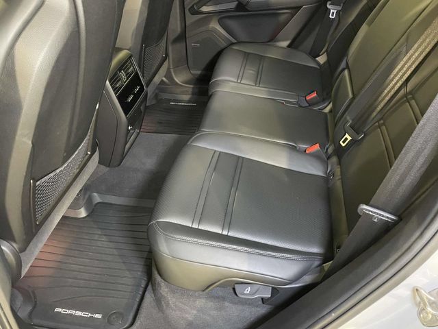 Certified 2025 Porsche Cayenne GTS AWD/4WD image 20