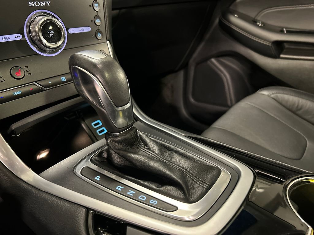 Used 2018 Ford Edge Titanium w/ Equipment Group 301A AWD/4WD image 19