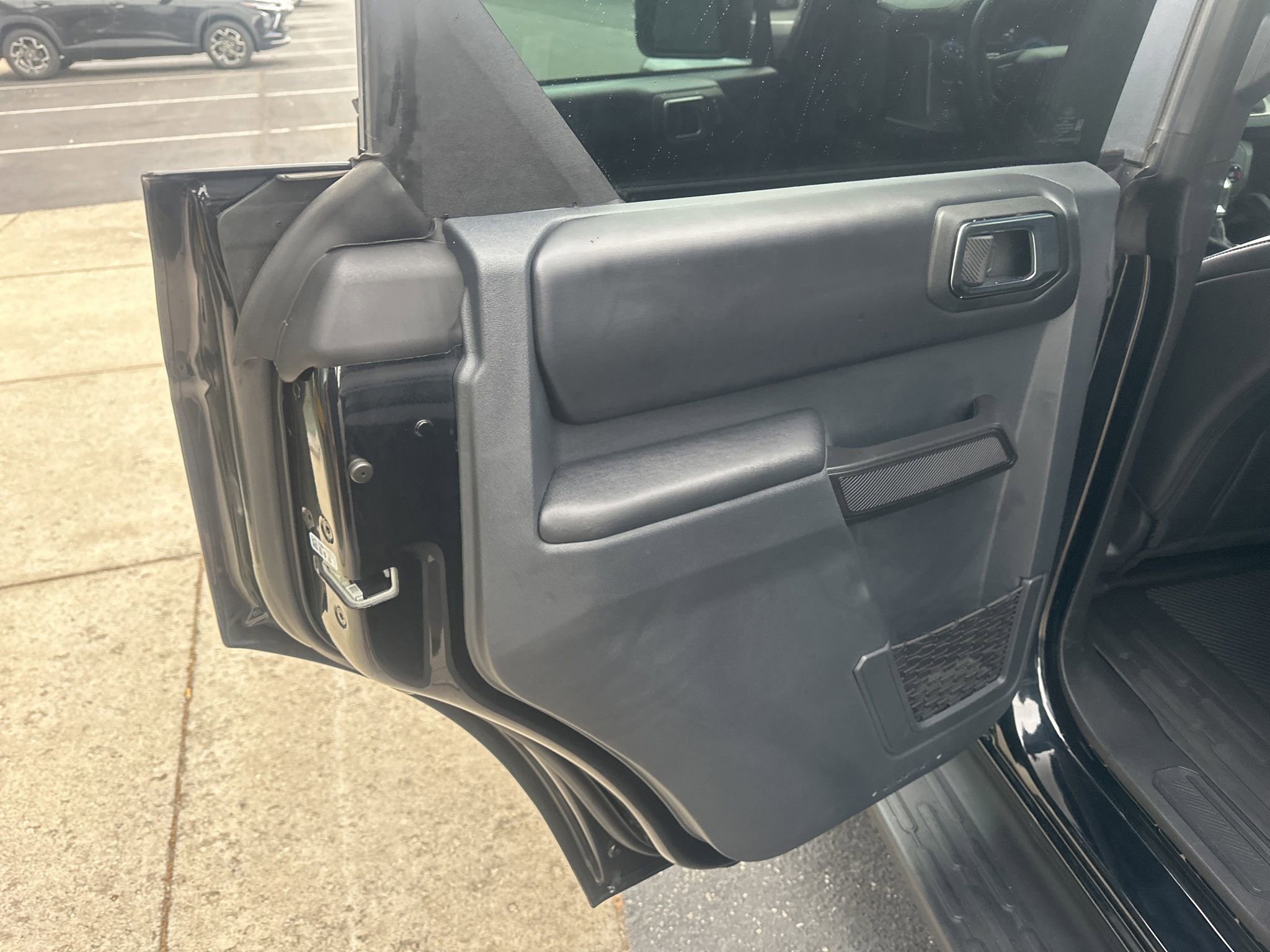 Used 2025 Ford Bronco Outer Banks w/ Sasquatch Package AWD/4WD image 16