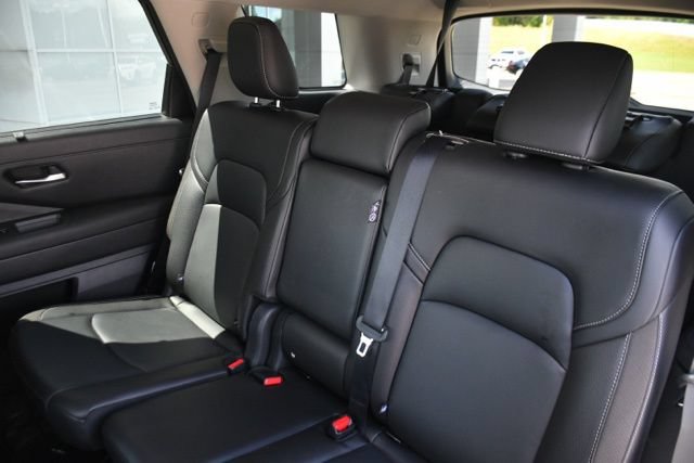 Used 2023 Nissan Pathfinder SL w/ Lighting Package (N92) AWD/4WD image 16