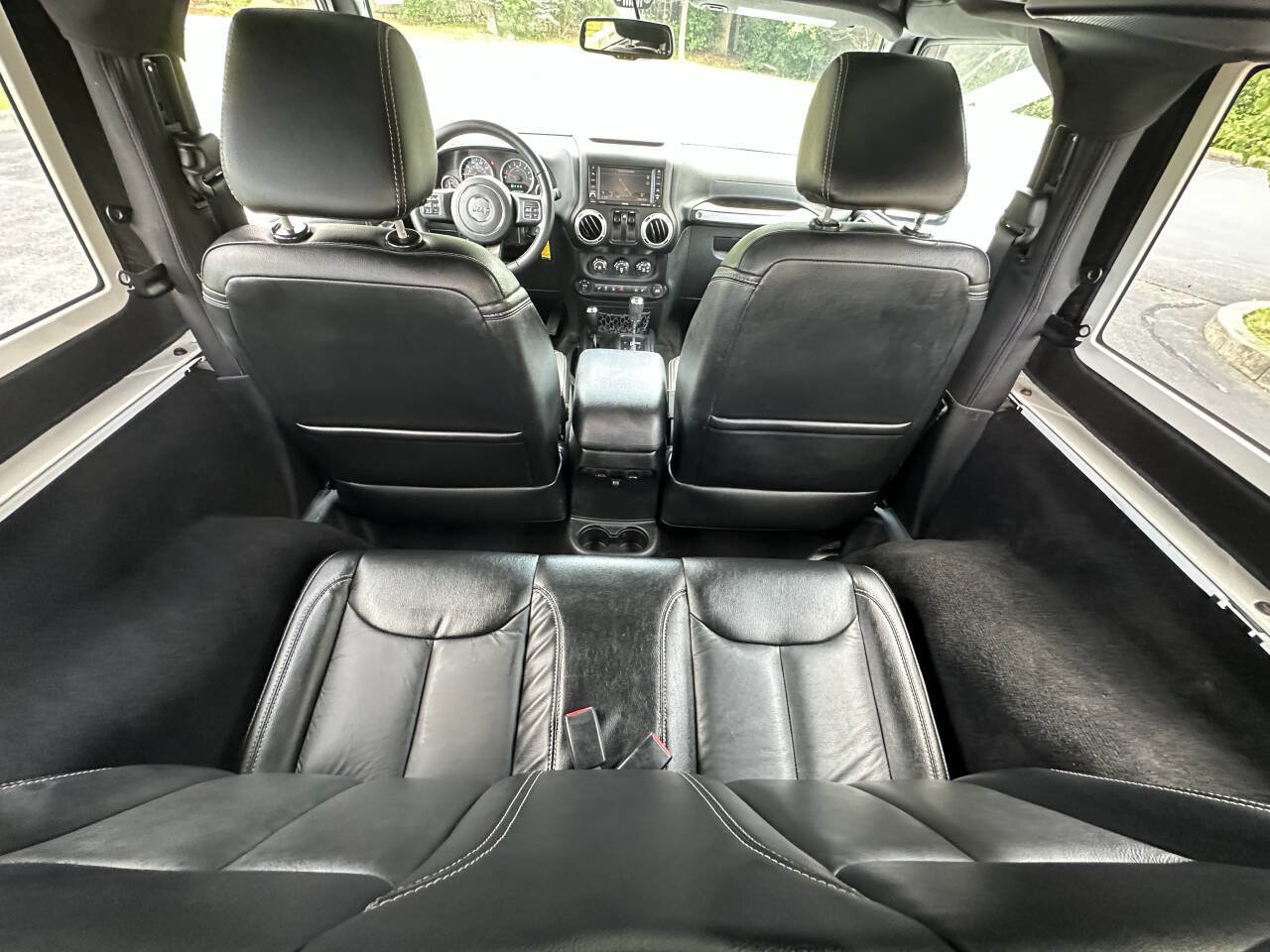 Used 2016 Jeep Wrangler Sahara w/ Connectivity Group image 22