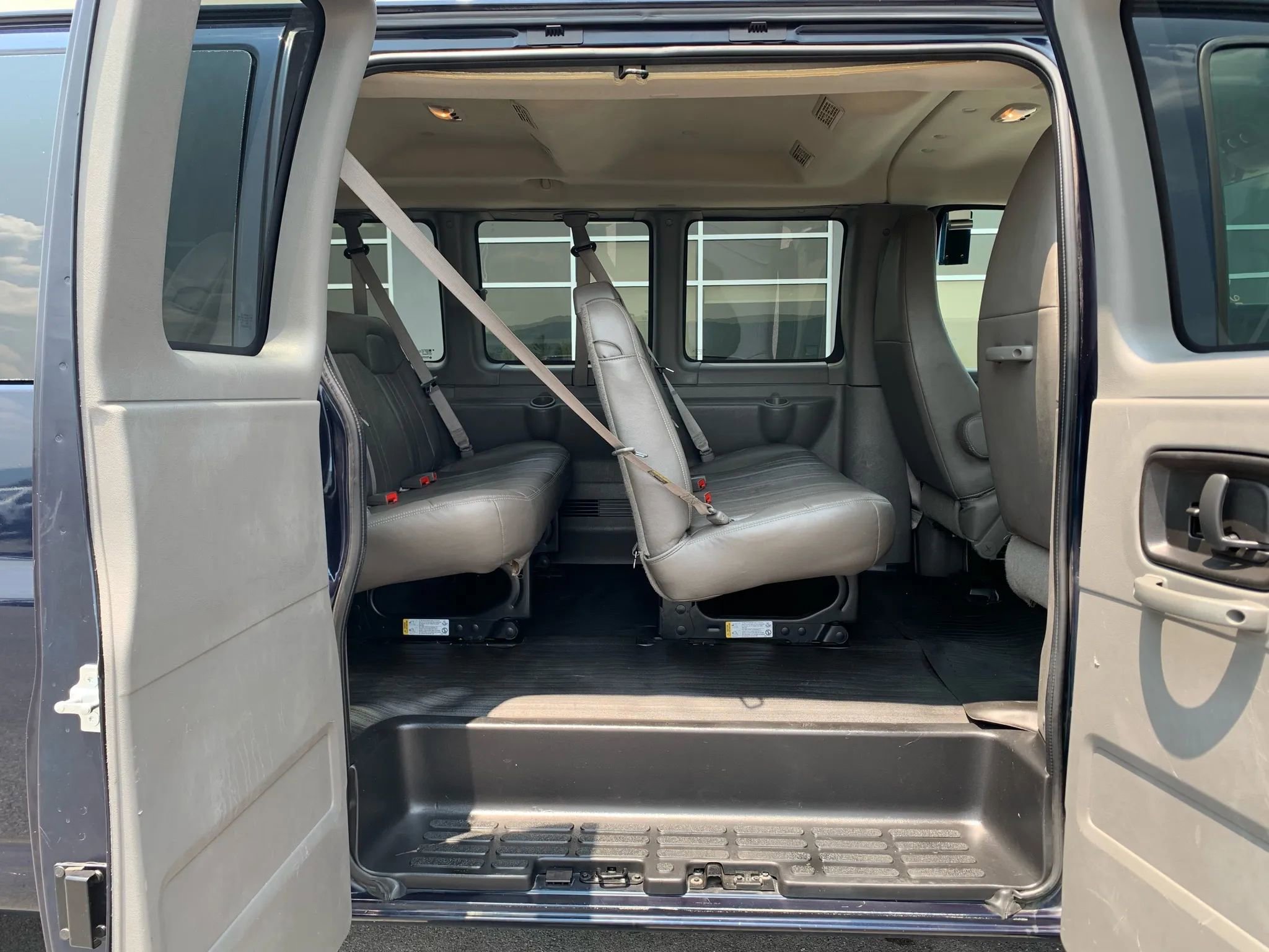 Used 2012 Chevrolet Express 3500 LS RWD image 25