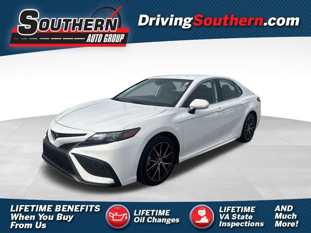 Used 2023 Toyota Camry SE image 1
