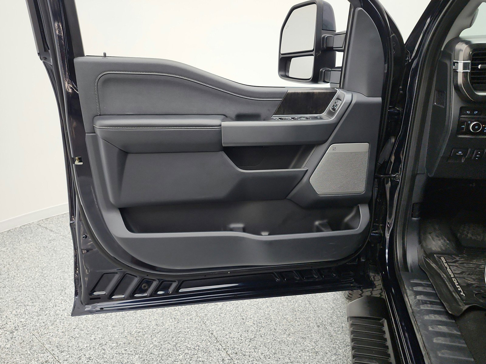 Used 2023 Ford F250 Lariat w/ Sport Appearance Package image 14