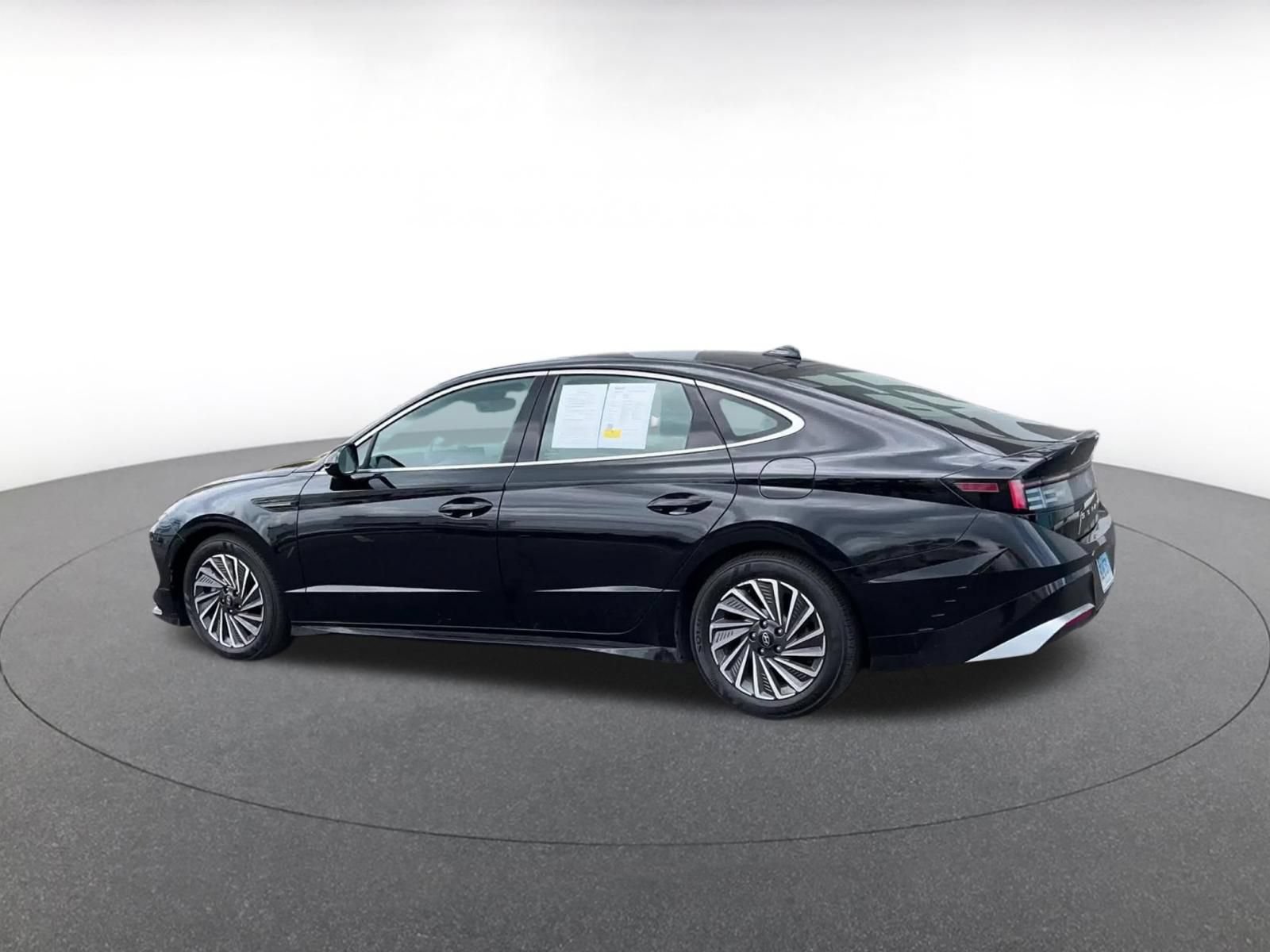 Used 2025 Hyundai Sonata SEL FWD image 10