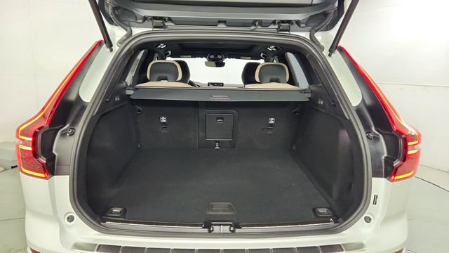 New 2026 Volvo XC60 B5 Plus w/ Climate Package AWD/4WD image 40