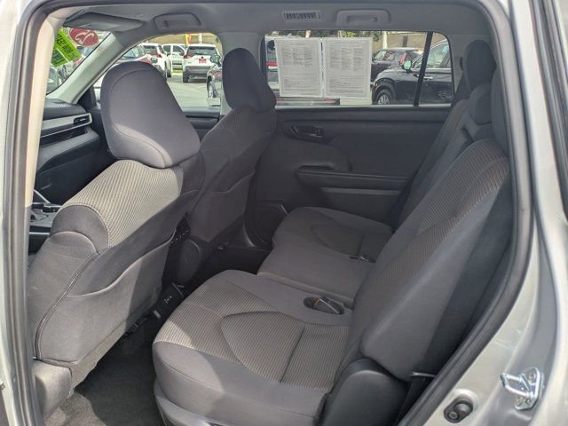 Used 2025 Toyota Highlander LE image 15