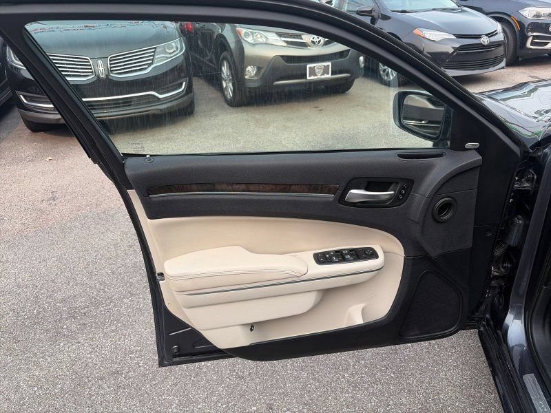 Used 2017 Chrysler 300 C w/ Safetytec Plus Group AWD/4WD image 9