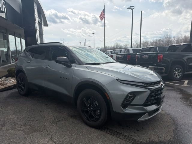 Used 2025 Chevrolet Blazer LT w/ Midnight/Sport Edition image 7