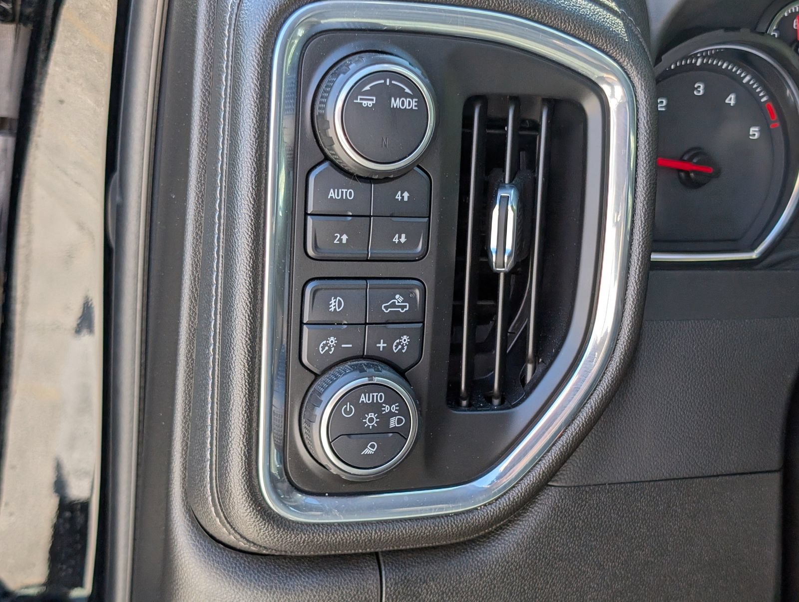 Used 2023 Chevrolet Silverado 3500 LTZ AWD/4WD image 22