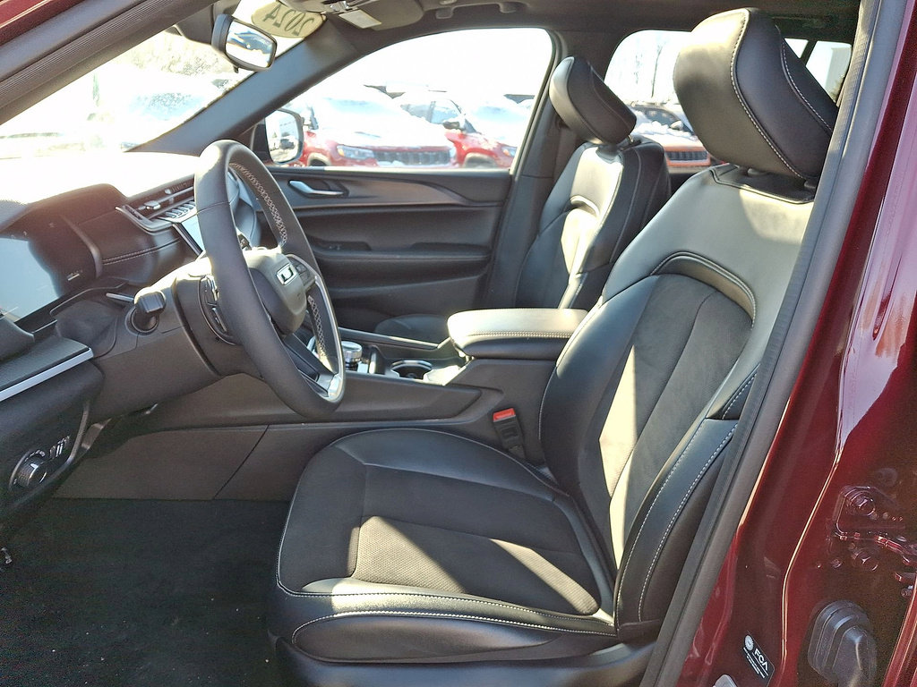 Certified 2024 Jeep Grand Cherokee Altitude image 11