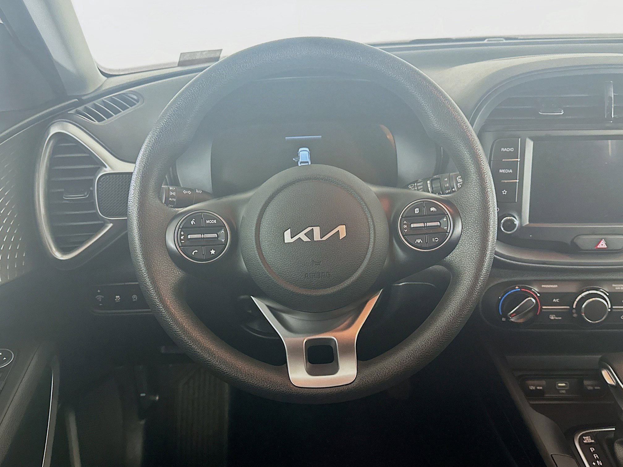 Used 2025 Kia Soul LX w/ LX Technology Package FWD image 18