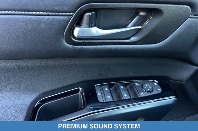Used 2025 Nissan Pathfinder SL w/ SL Premium Package FWD image 12