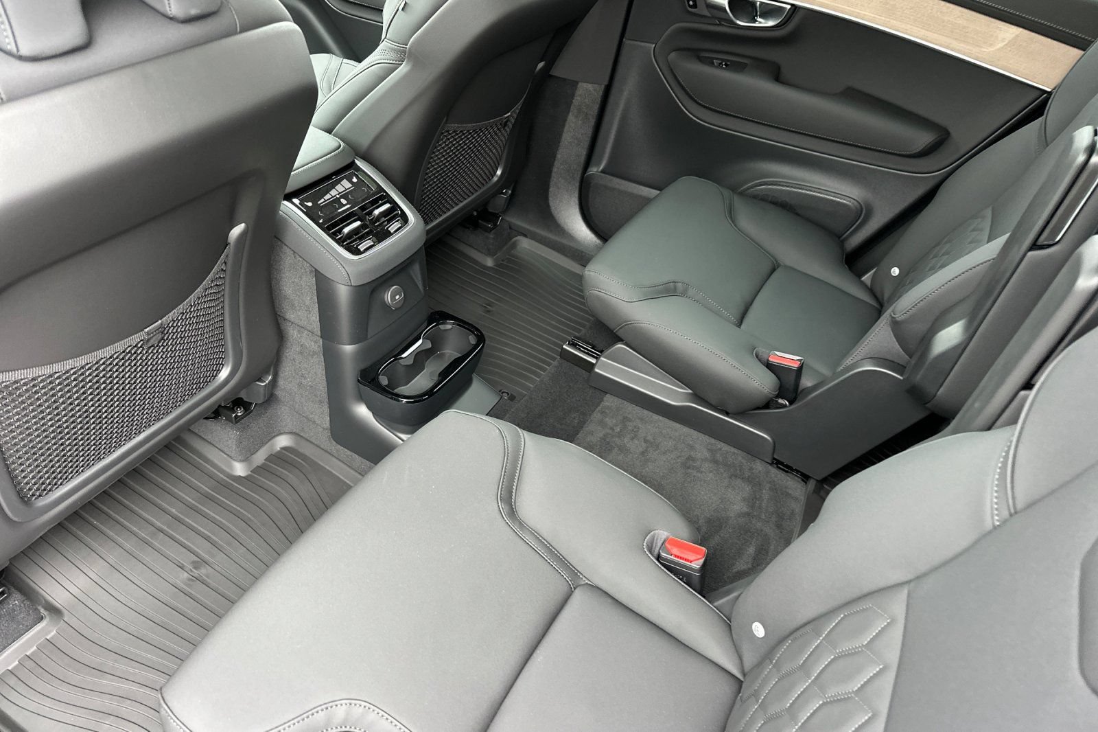 New 2026 Volvo XC90 T8 Plus w/ Protection Package AWD/4WD image 11